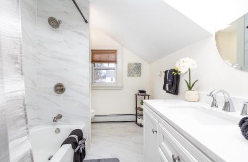 West Hartford House | Gorgeous 3 bedroom - 9 mins to Hartford, Connecticut