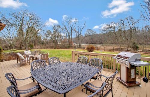 Queenstown House | Gorgeous Creek Side Ranch-Style Estate With Dock