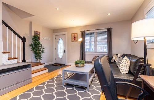 Potomac West House | Gorgeous Home 10 min to DC by CozySuites