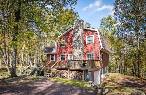 Lackawaxen House | Gorgeous Mountain Views on a quiet cul-de-sac