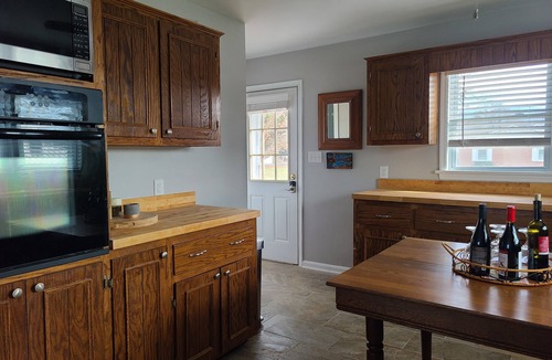 Luray House | Gorgeous mountain views in Page Valley. Perfect for hikers bikers and kayakers.
