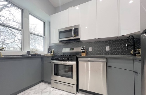Mott Haven House | Gorgeous NEW Townhouse minutes NYC*3baths*Parking* Fast Wifi