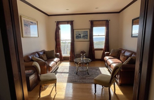 Admiral Estates Condo | GORGEOUS PROPERTY IN QUIET NEIGHBORHOOD