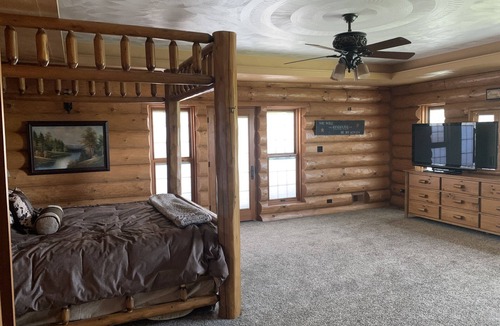 Indiana Cabin | Gorgeous, remote lodge on 100+ acres, 15 min from downtown Indiana