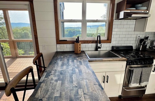 Shipman Cottage | Gorgeous Tiny Home on Cliff's Edge - 4WD/AWD Access Only