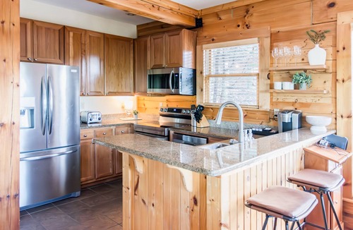 Snowshoe House | Great for Families! Private Hot Tub, Views, Walk to Slopes