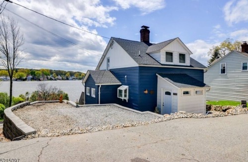 Hopatcong House | Great panoramic view of the lake. Outdoor entertainment areas. family-friendly.