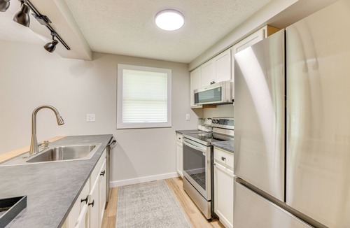Marlinton Cottage | Greenbrier River Retreat w/Deck - Steps to Trail!