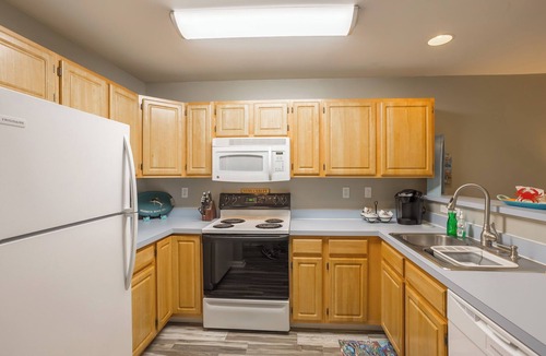 Rehoboth Beach Condo | Ground Level 2BR Condo w/Tennis/Pool/Parking