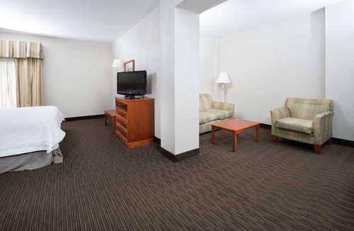 Linden Hotel | Hampton Inn Linden