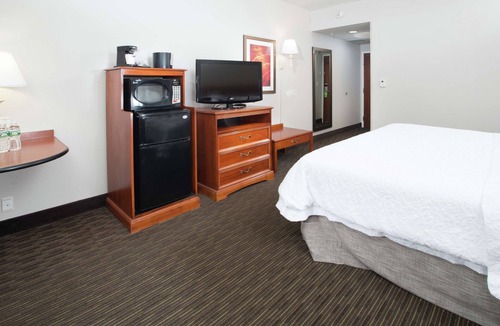 Linden Hotel | Hampton Inn Linden