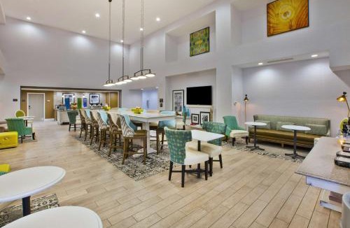 Alliance Hotel | Hampton Inn & Suites Alliance