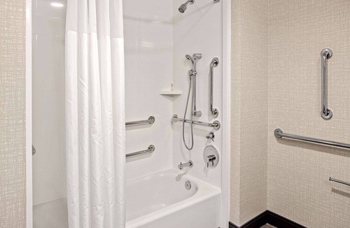 Dent Hotel | Hampton Inn & Suites Cincinnati West