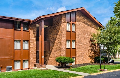 Northwest Columbus Apartment | Hancock Park Resort Style w/Pool, Parking & WIFI