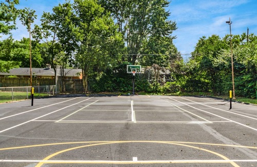 Northwest Columbus Apartment | Hancock Park Resort Style w/Pool, Parking & WIFI