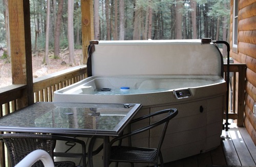 Clarington Cabin | Handicap Cabin with hot tub ~ NO PETS