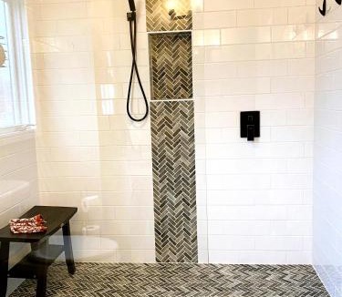 Huron House | Harborview 3-6-8 on Main