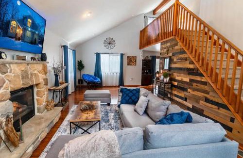 Bushkill House | Harmony Hill Stylish 4bd Mountain Retreat, Hot Tub, Games