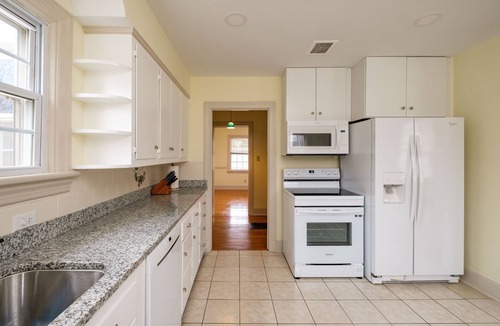 Harrisonburg House | Harrisonburg Home. Sleeps 6 + full kitchen + rec & yoga rooms! Walk to JMU.