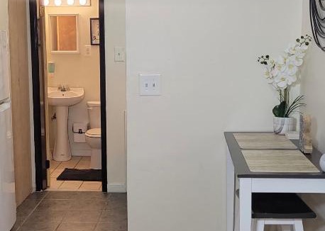 West Philadelphia Apartment | Have At It , University City, Smart Tv, Free Street Parking, Zip Car Site