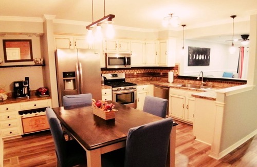 Dundalk House | HEART of Dundalk & Bayview Entire Townhouse 5BRs!