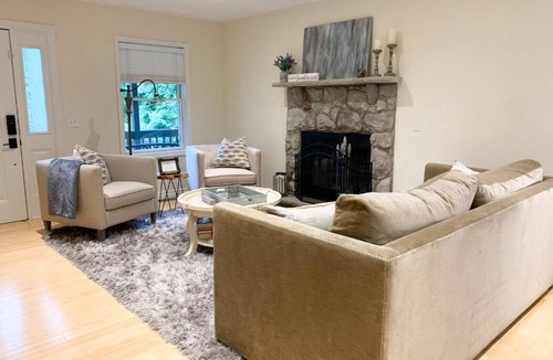 Henryville House | Heart of Mount Pocono-Movie Room-Full Kitchen-BBQ-SmartTV-15mins->ShoppingOutlet