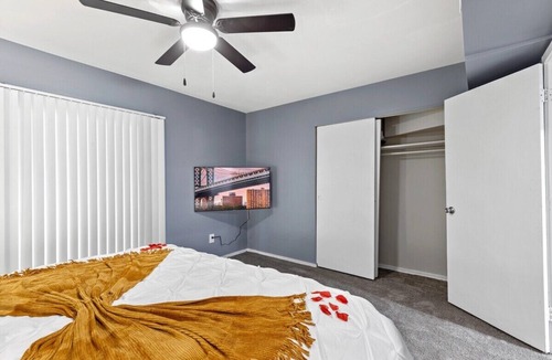 Towson Apartment | Heart of Towson Pool Balcony Gym King Parking