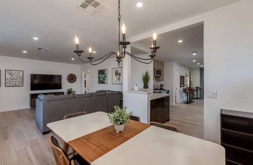 Village Grove House | ☆ Heated Pool & Spa! Putting Green! Pool Table! Ping Pong! The Sweet Life ☆