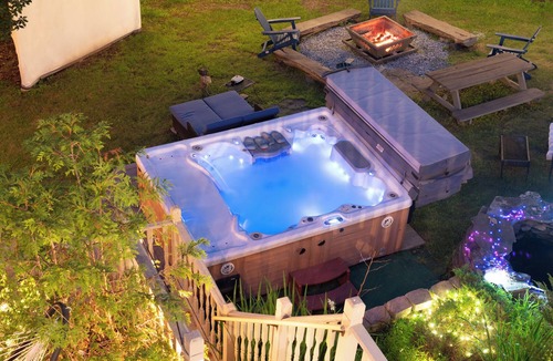 Bushkill House | Hideaway/Hot Tub/Sunna/Kayaks/Lake/Pool