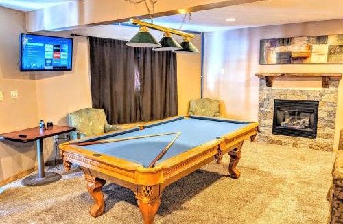 Briar Crest Woods House | Hidden Haven by AvantStay Hot Tub Game Room Deck Fire Pit