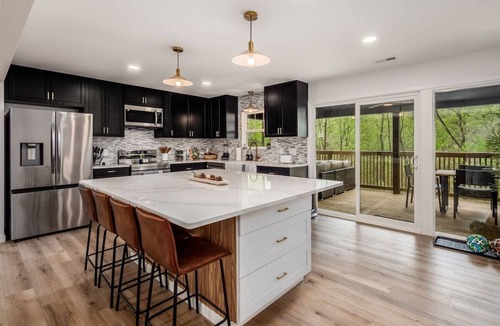 Logan House | Hidden Hills Haven + Hot Tub I Fire Pit