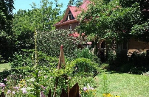 Historic Montford House | Hidden Treasure Near Downtown!
