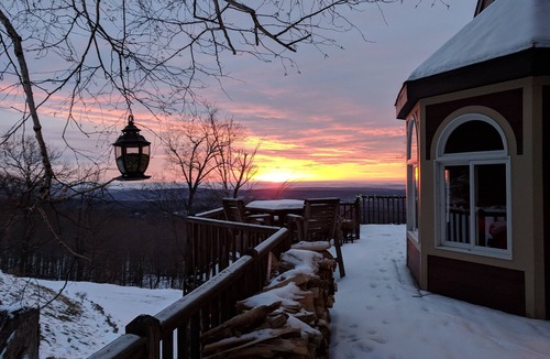 Town of Olive House | High Point Mtn House ~ Celebrate Spring on the Mtn! Privacy! Gorgeous VIEWS!
