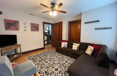Cherokee Triangle Apartment | Highlands Hidden Gem 4BR apt with free parking