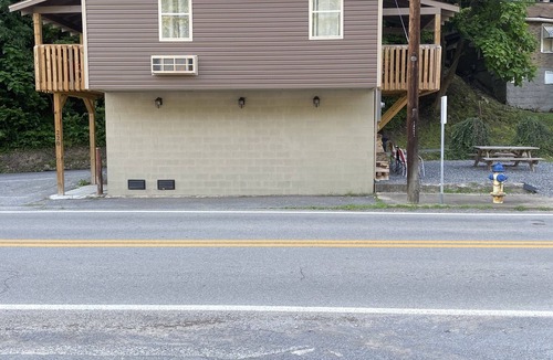 Mullens Cottage | Highwater Inn Sleeps up to Ten