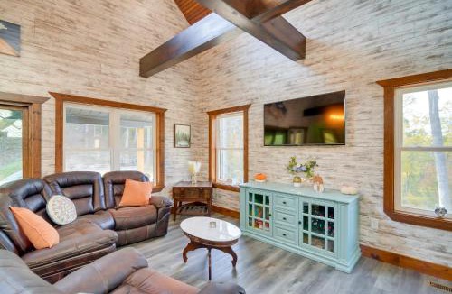 Heidelberg House | Hike and Climb Pet-Friendly Red River Gorge Cabin!