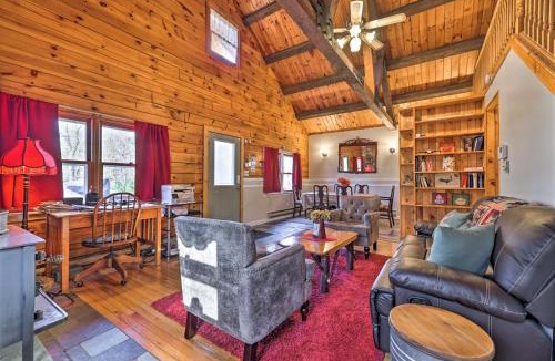 East Stroudsburg House | Hike and Ski Log Cabin in East Stroudsburg!