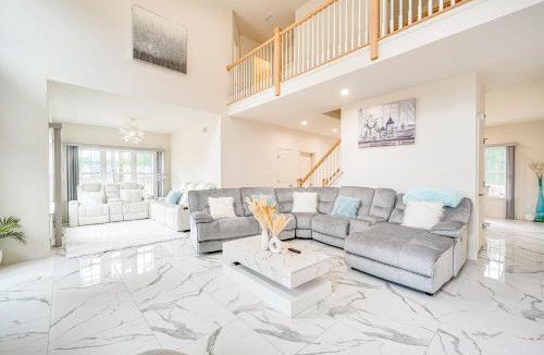 Jonas House | Hike, Sip and Ski Spacious Poconos Home