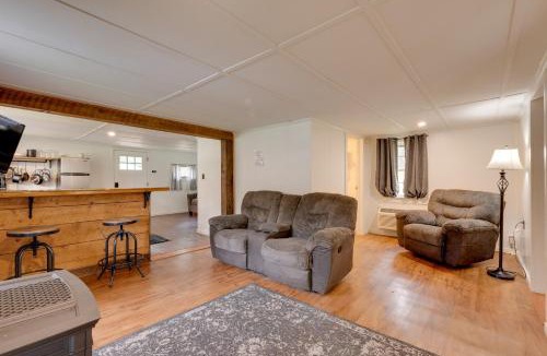 Hillsgrove House | Hillsgrove Cabin with Private Hot Tub!