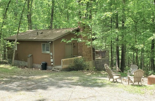 New Market Cabin | Hillside Haven | 2 Bed, 1 Bath