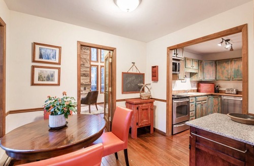 Sundance Cabin | HILLSIDE HIDEAWAY * GREAT FAMILY RETREAT* HOT TUB, SAUNA, KIDS LOFT