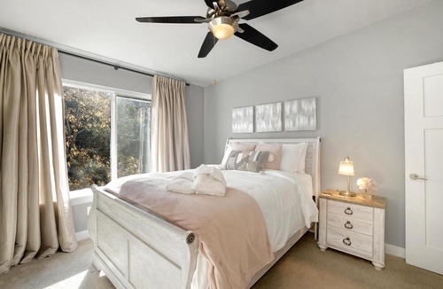 Fayetteville House | Hilltop Haven - Located in the HEART of Fayetteville - FIVE Minutes from DT and U of A!