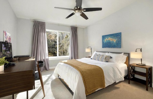 Fayetteville House | Hilltop Haven - Located in the HEART of Fayetteville - FIVE Minutes from DT and U of A!
