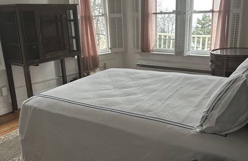 Grand View-on-Hudson House | Historic cottage with majestic river views