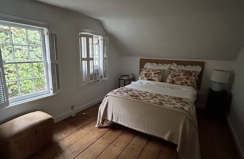 Grand View-on-Hudson House | Historic cottage with majestic river views
