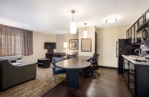 South Hills Hotel | Historic Charm meets Modern Comfort! 3 Modern Units, Full Kitchen, Pets Allowed!