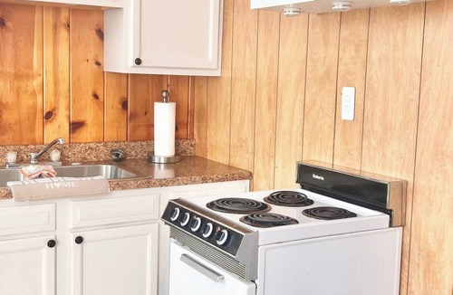 Dailey Apartment | Historic DTC Lodge #7 - Cozy 1 Bedroom with Kitchenette