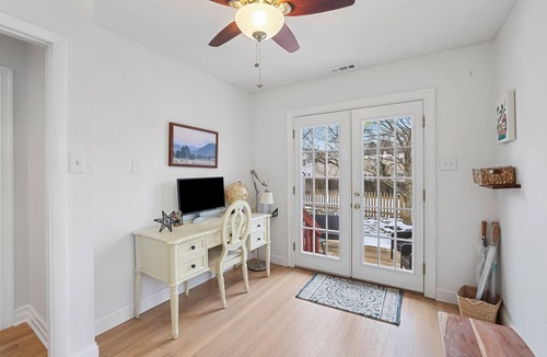 Leesburg House | Historic Hideaway