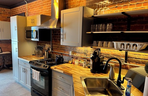 Bellefonte Apartment | Historic, Stylish Getaway 2 blocks from Waterfront
