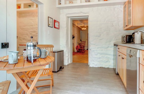 Thurmont Cottage | Historical Thurmont Escape w/Furnished Deck!